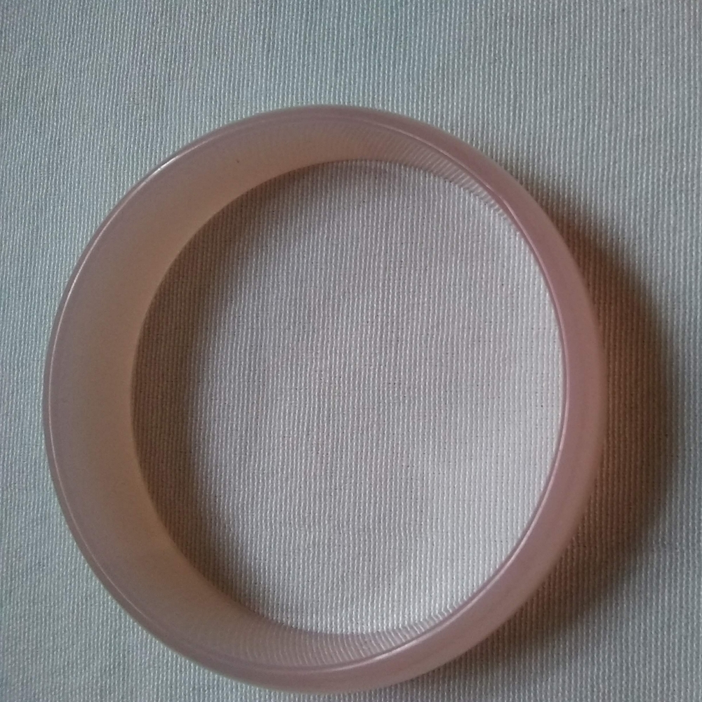 Vintage pale pink moonglow iridescent bangle bracelet shimmery - Picture 5 of 5